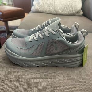 NWT Women's Wide Running Shoes Comfortable Arch Support High Arch
Size 41